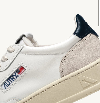 MEDALIST SNEAKERS