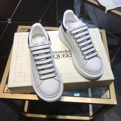 ALEXANDER MCQUEEN BIANCHE E NERE RETRO SCRITTA ORO